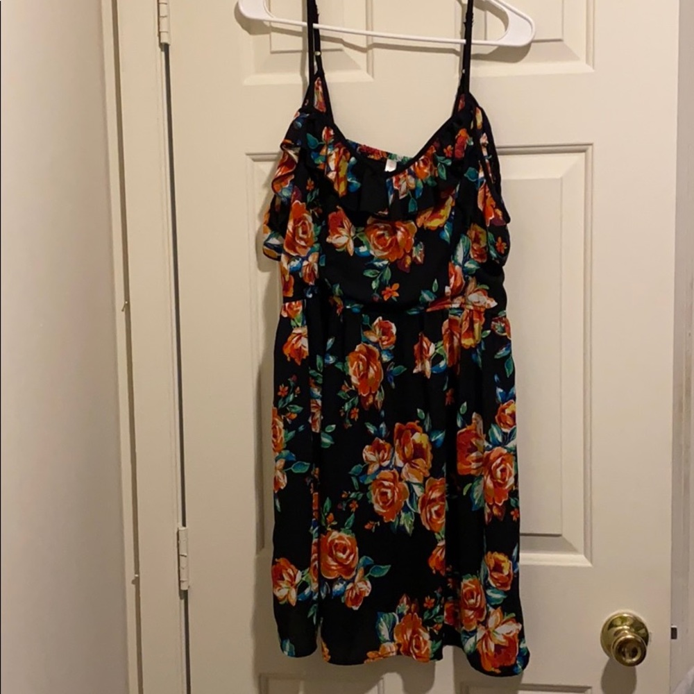 Cold shoulder sundress with pockets!